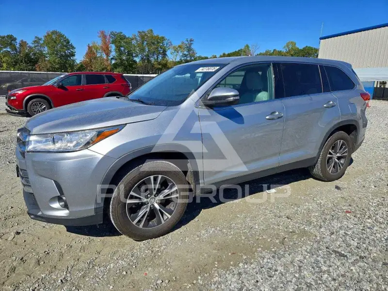 2019 Toyota Highlander photo
