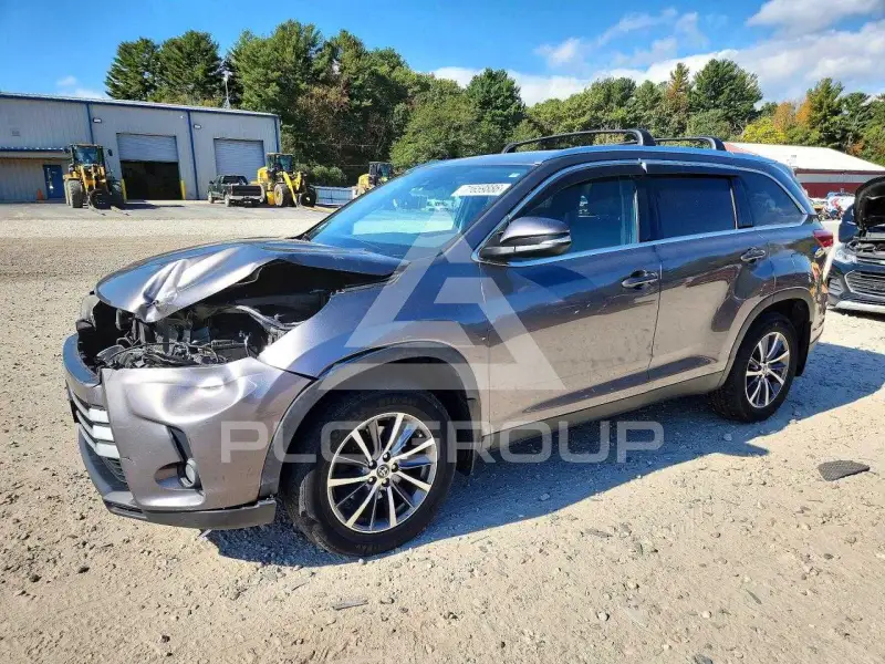 2019 Toyota Highlander photo