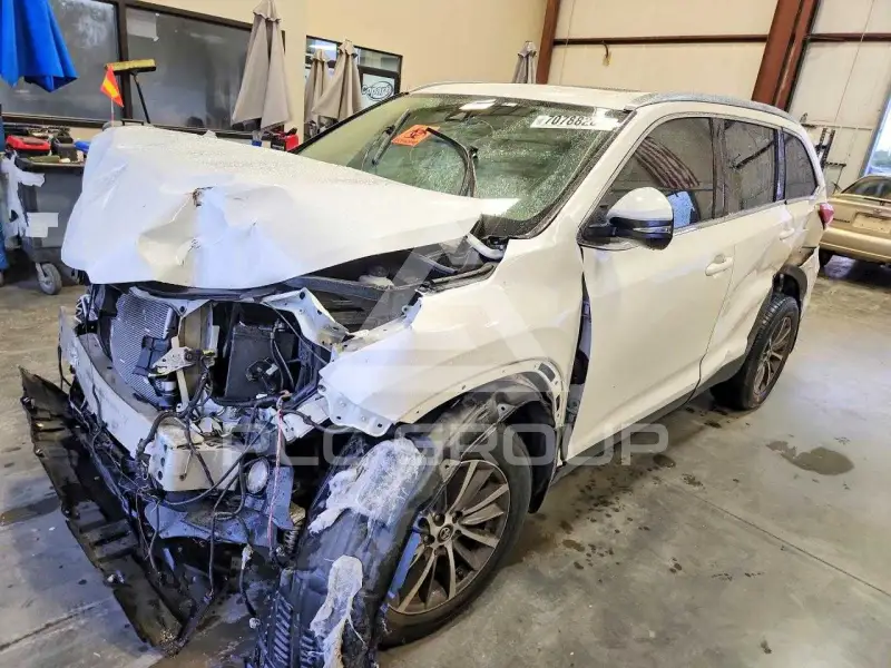 2019 Toyota Highlander photo
