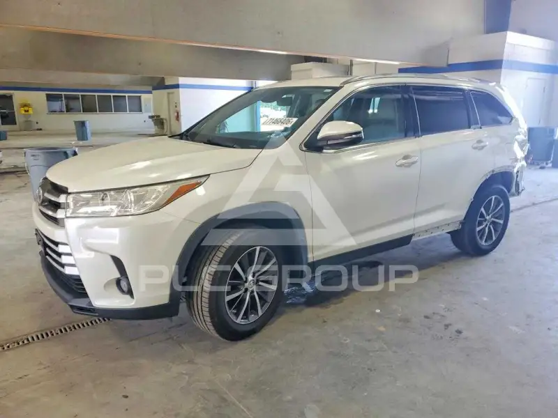 2019 Toyota Highlander photo