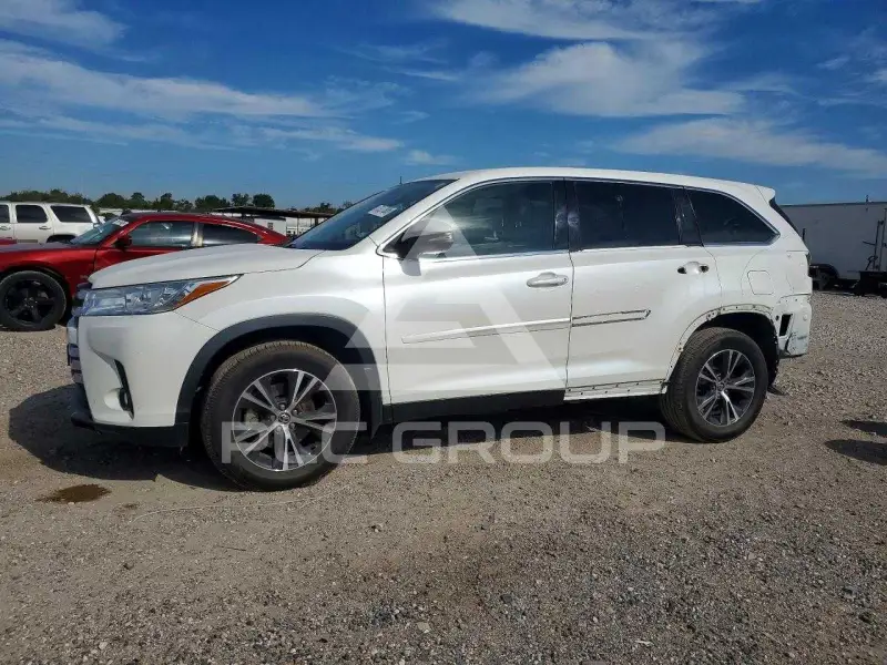 2019 Toyota Highlander photo
