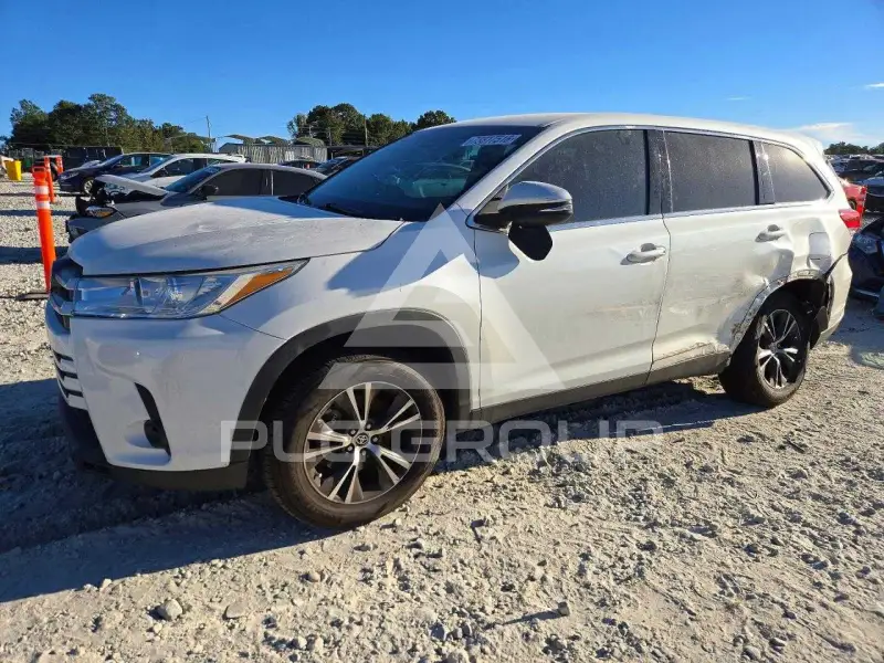2019 Toyota Highlander photo