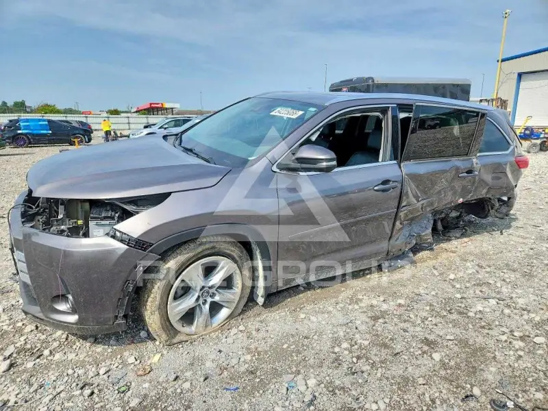 2019 Toyota Highlander photo