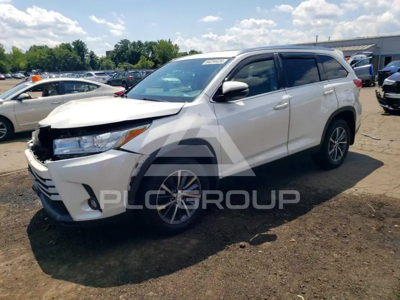2019 Toyota Highlander photo