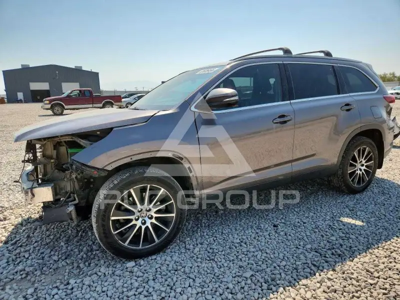 2019 Toyota Highlander фото