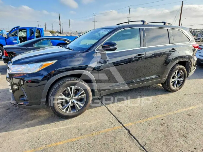 2019 Toyota Highlander photo