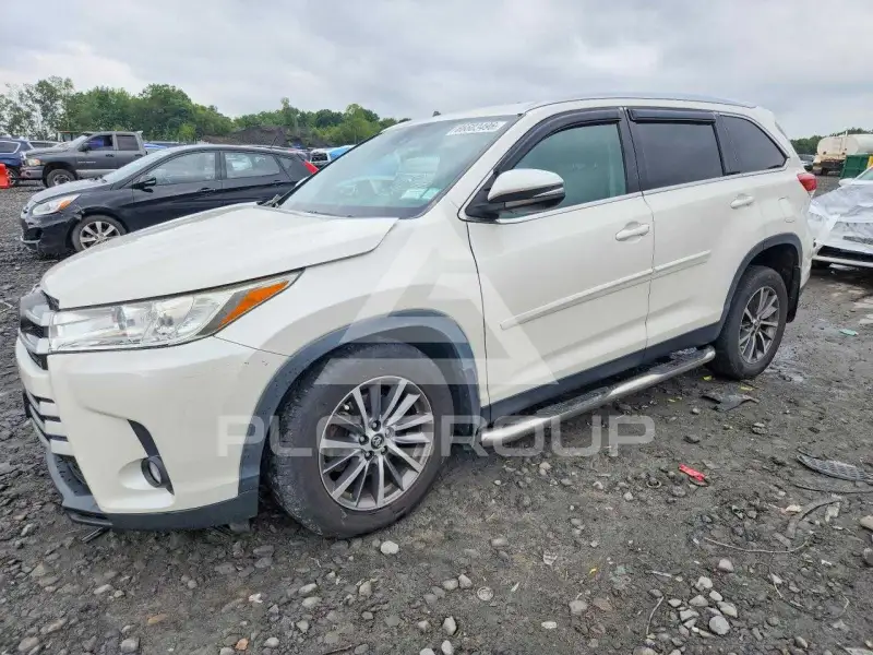 2019 Toyota Highlander photo