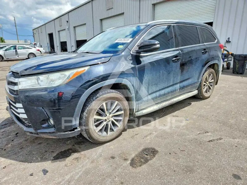 2019 Toyota Highlander photo