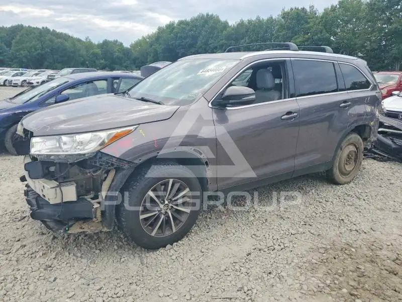 2019 Toyota Highlander photo