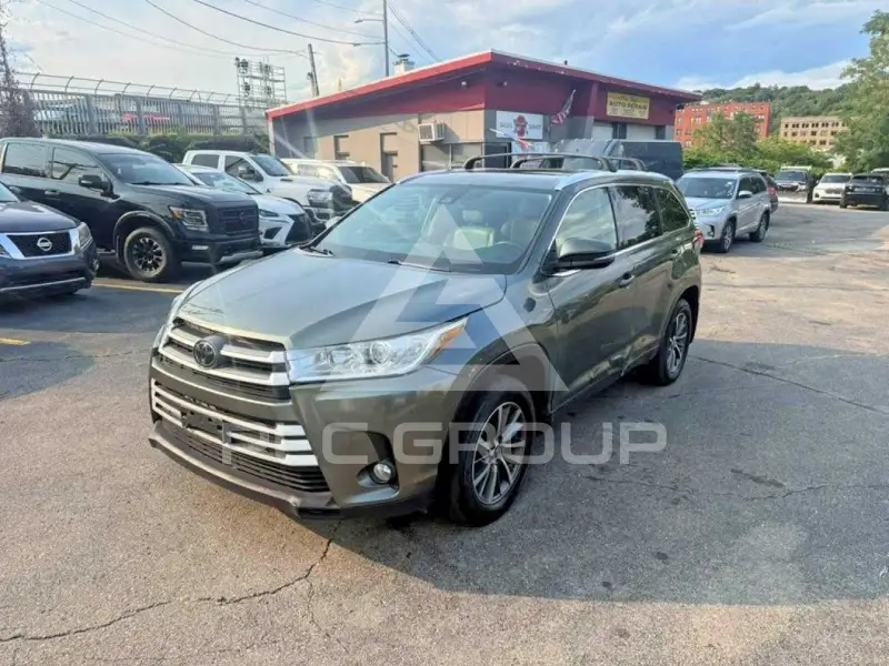2019 Toyota Highlander photo