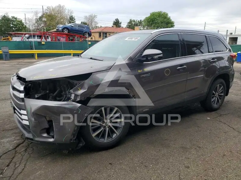 2019 Toyota Highlander photo