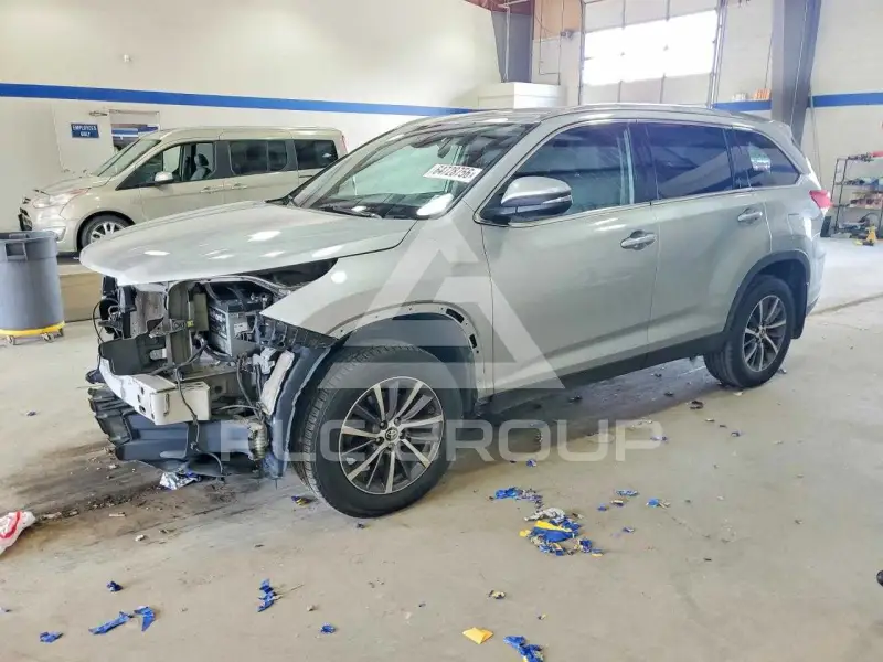 2019 Toyota Highlander photo