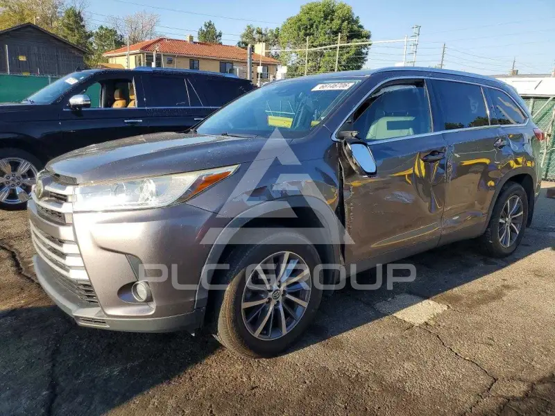 2019 Toyota Highlander photo