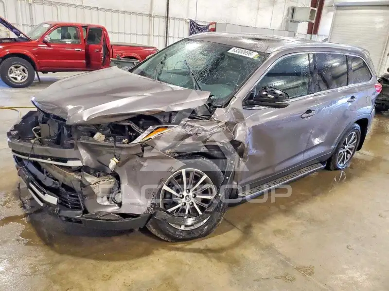 2019 Toyota Highlander photo