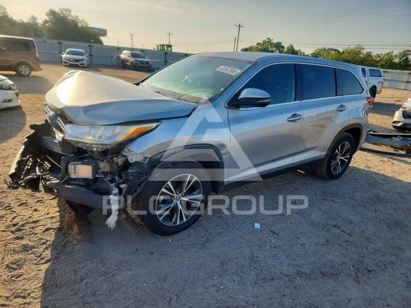 2019 Toyota Highlander photo
