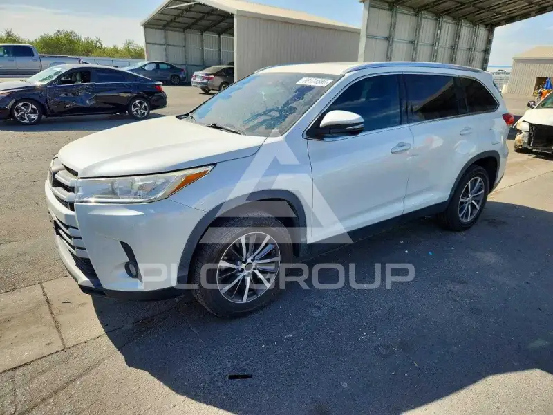 2019 Toyota Highlander photo