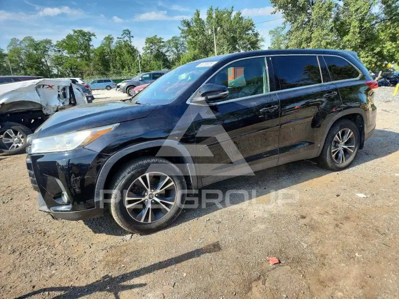 2019 Toyota Highlander photo
