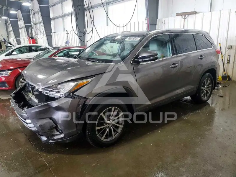 2019 Toyota Highlander photo