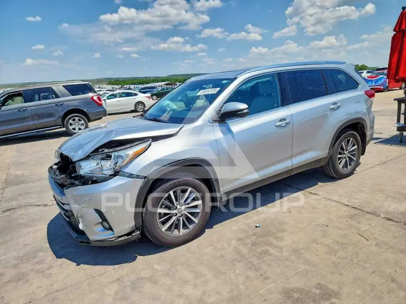 2019 Toyota Highlander photo