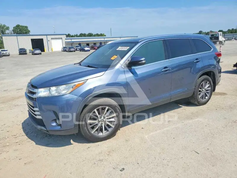 2019 Toyota Highlander photo