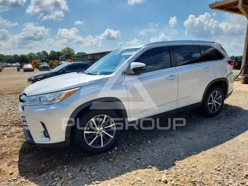 2019 Toyota Highlander фото