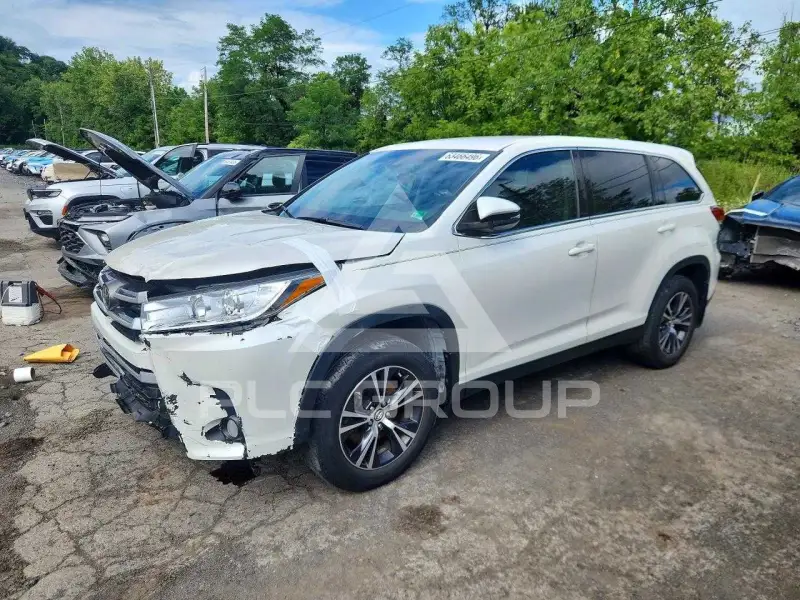 2019 Toyota Highlander photo