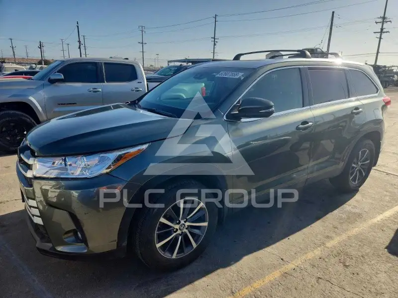 2019 Toyota Highlander photo