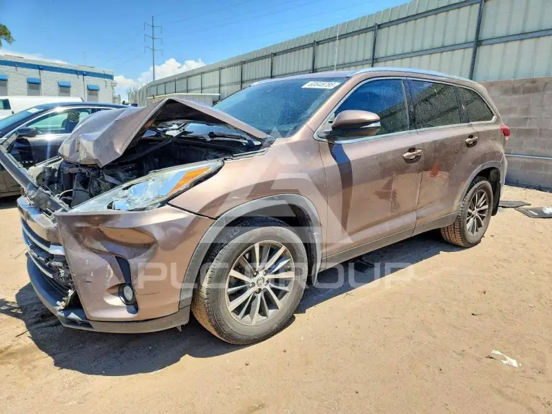 2019 Toyota Highlander photo