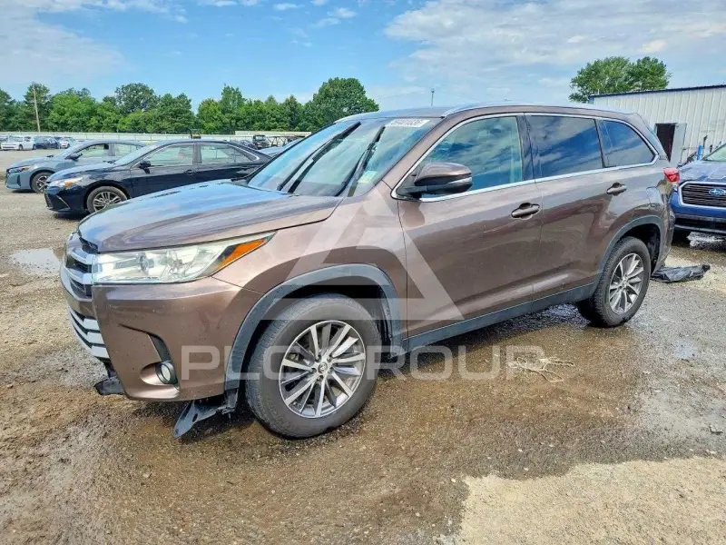 2019 Toyota Highlander photo