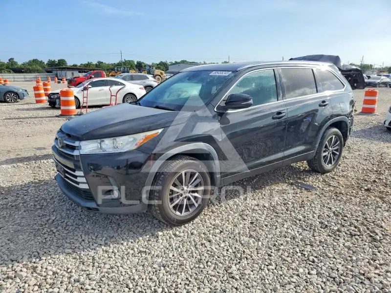 2019 Toyota Highlander photo