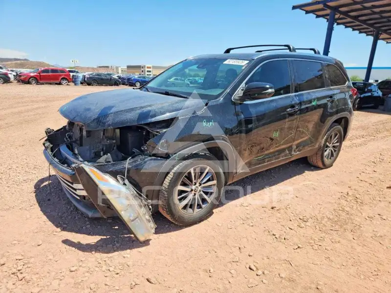 2019 Toyota Highlander photo