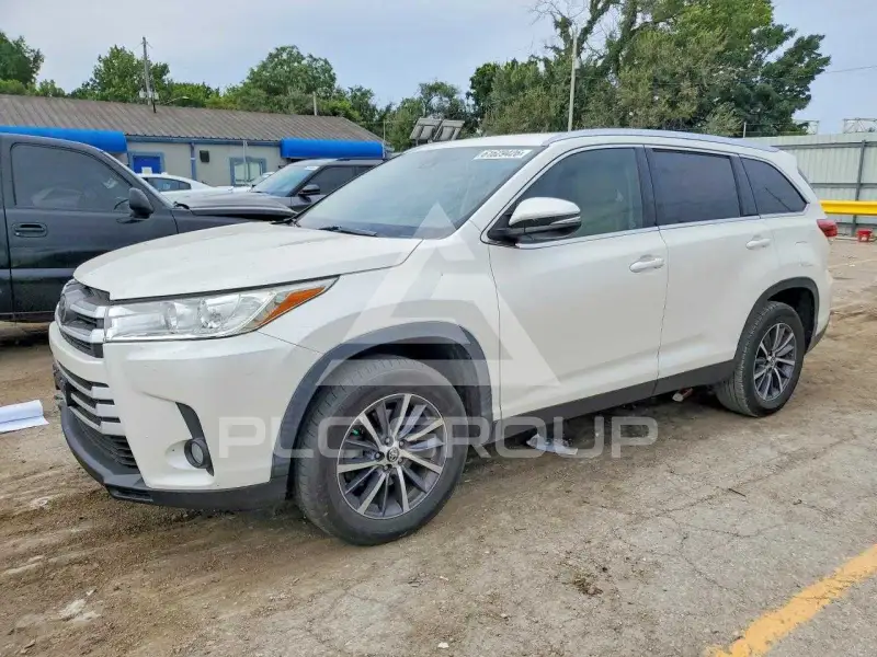 2019 Toyota Highlander photo