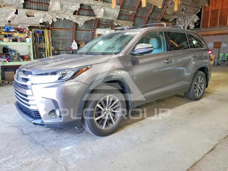 2019 Toyota Highlander photo