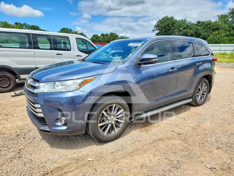 2019 Toyota Highlander photo