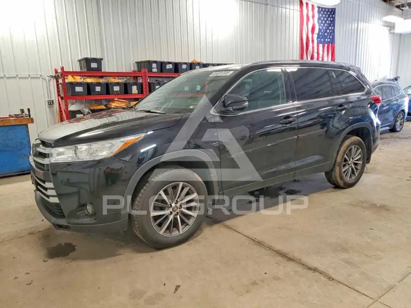 2019 Toyota Highlander photo