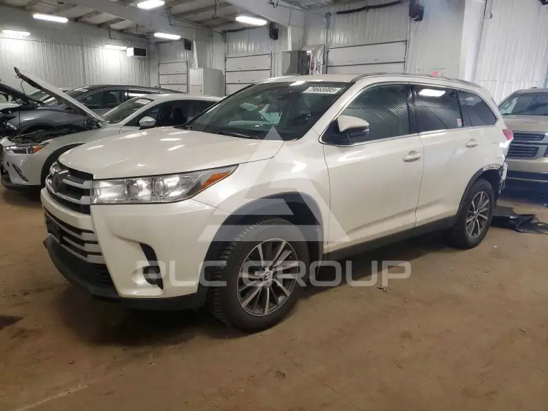 2019 Toyota Highlander photo
