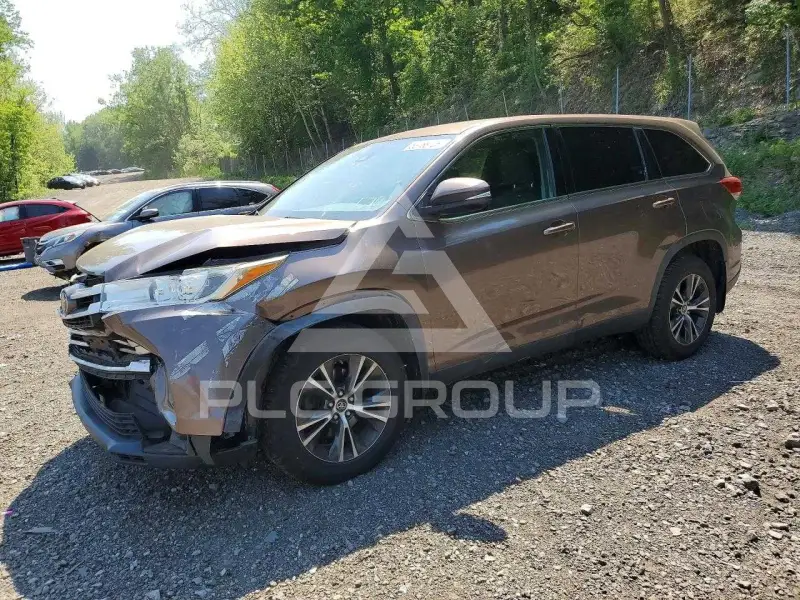 2019 Toyota Highlander photo