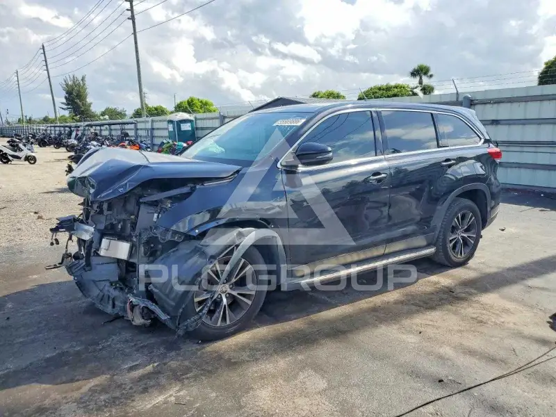 2019 Toyota Highlander photo