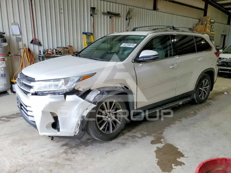 2019 Toyota Highlander photo