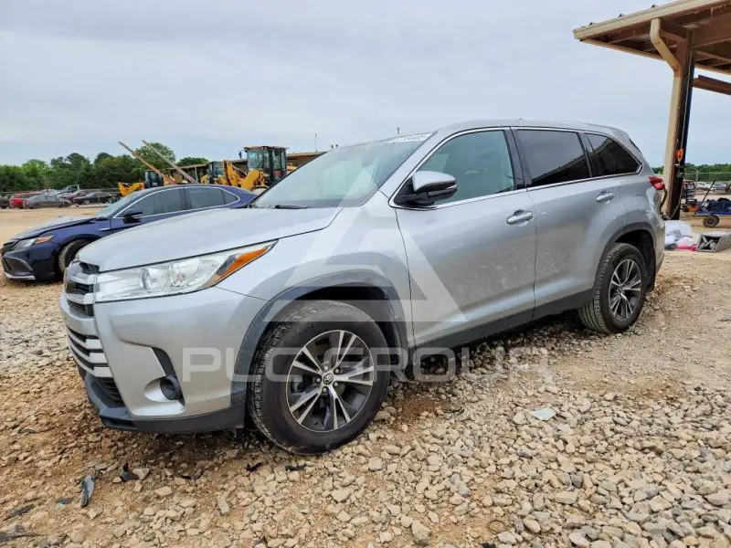 2019 Toyota Highlander photo