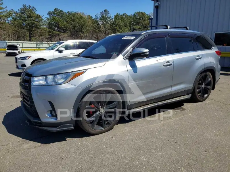 2019 Toyota Highlander photo
