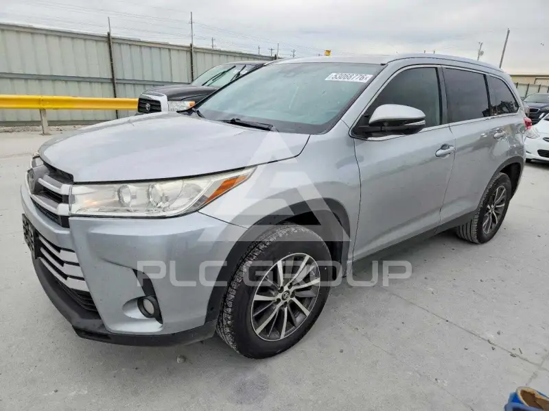 2019 Toyota Highlander photo