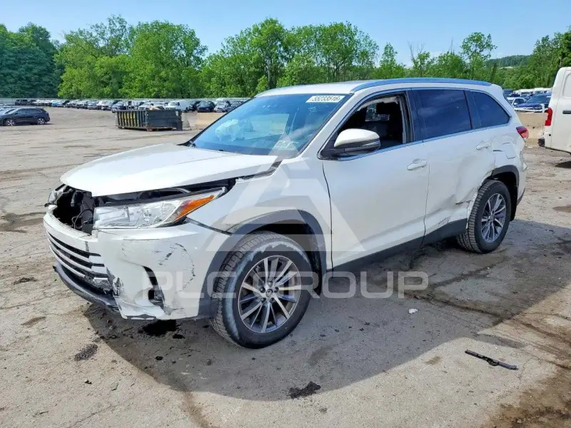 2019 Toyota Highlander photo