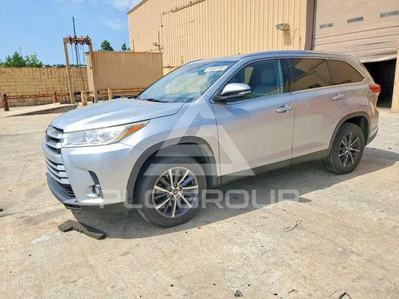 2019 Toyota Highlander photo