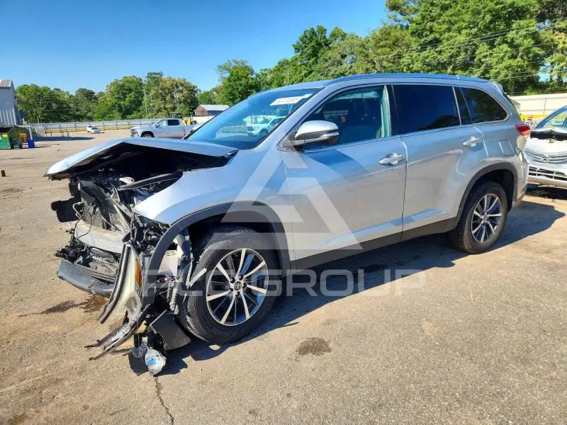 2019 Toyota Highlander photo