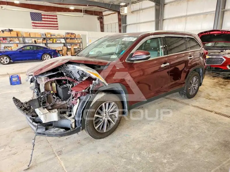 2019 Toyota Highlander photo