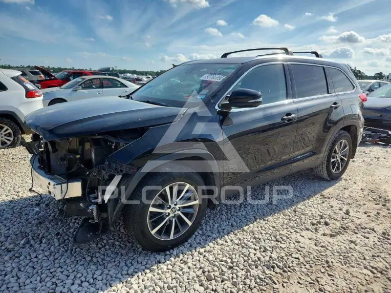 2019 Toyota Highlander photo
