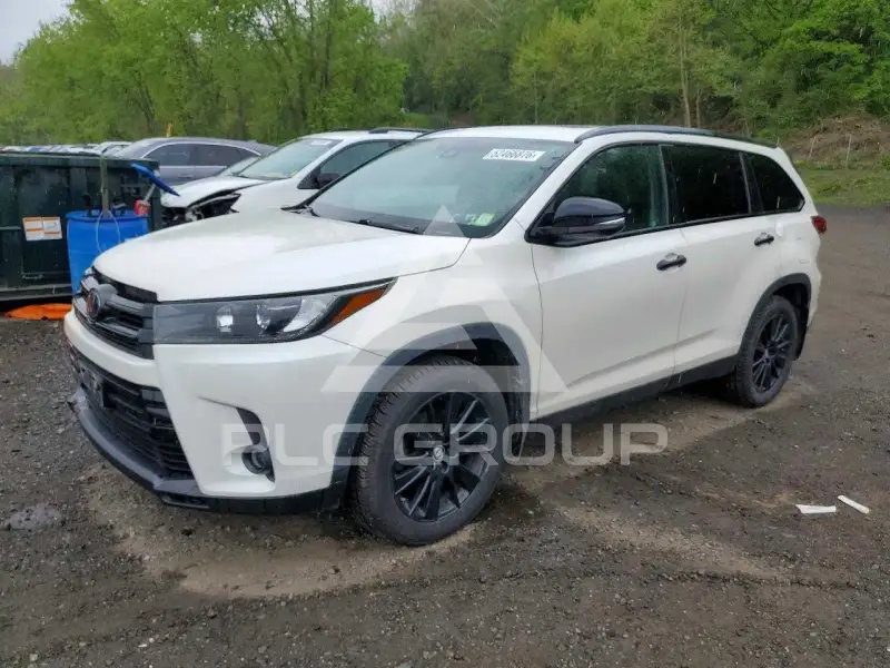 2019 Toyota Highlander photo