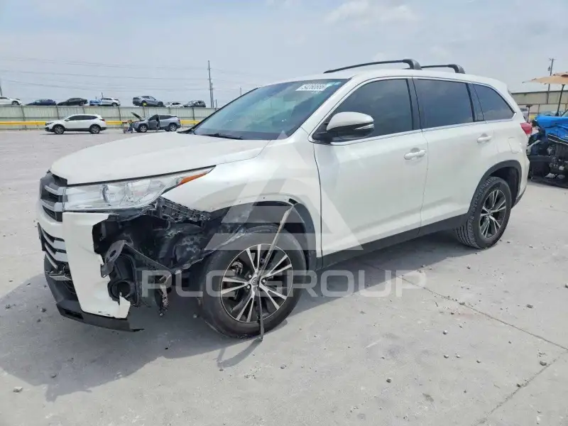 2019 Toyota Highlander photo