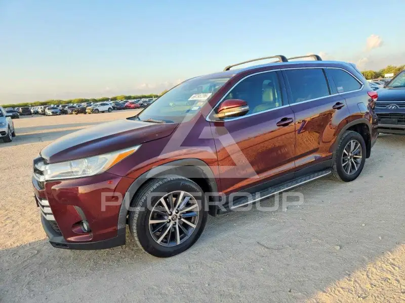 2019 Toyota Highlander photo
